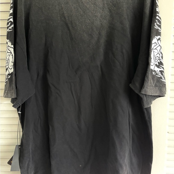 Black Anime Graphic Tee - Picture 5 of 5